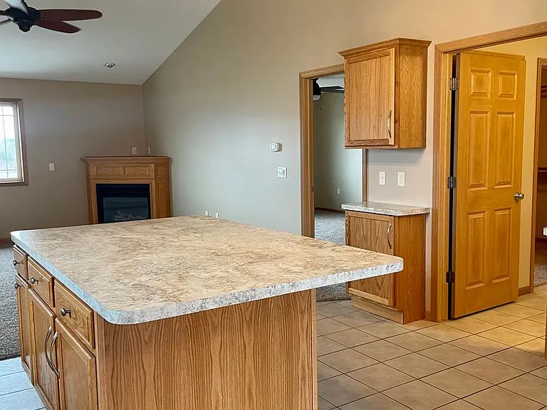 3552-3558 E Meadows Pl — Photo 9