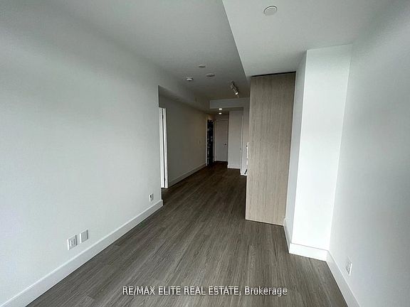 3rd image of 6 Greenbriar Rd #512