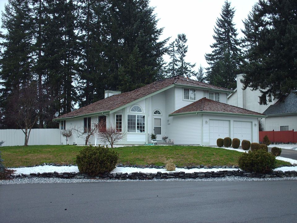 Great Open Concept Home on a 1/2 acre with room for Rv parking 