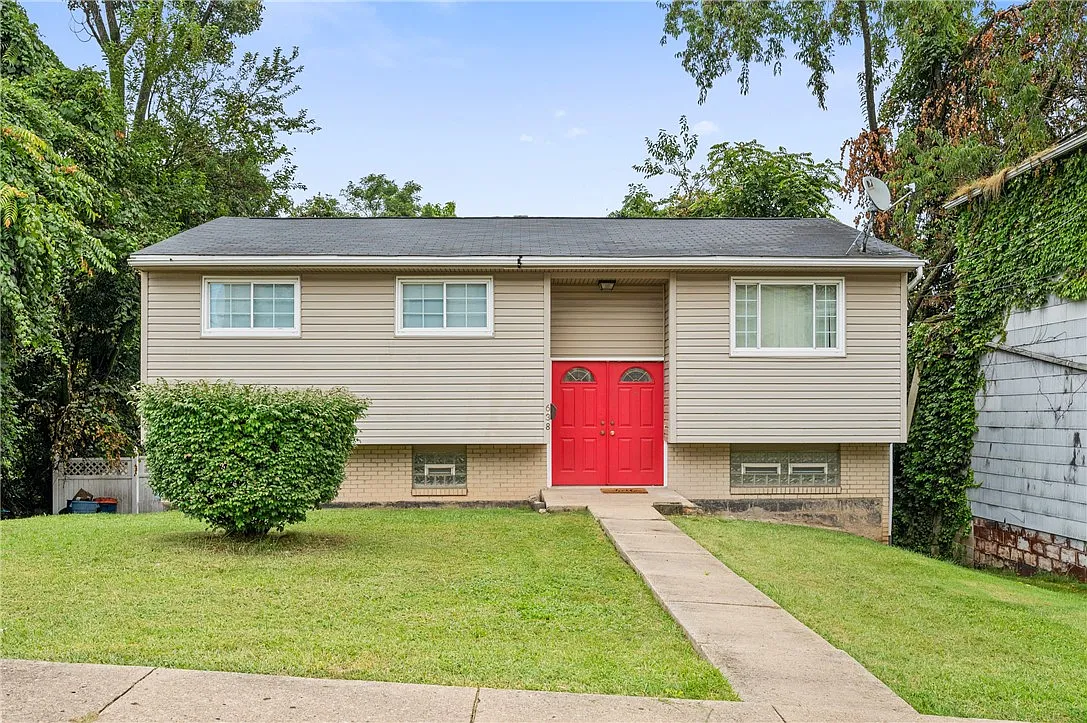 638 Watt St photo 1