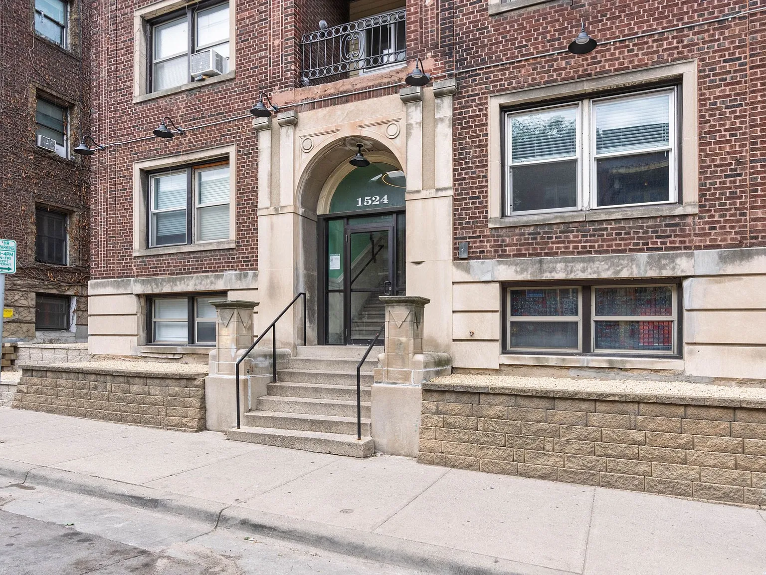 1524 LaSalle Ave — Photo 1