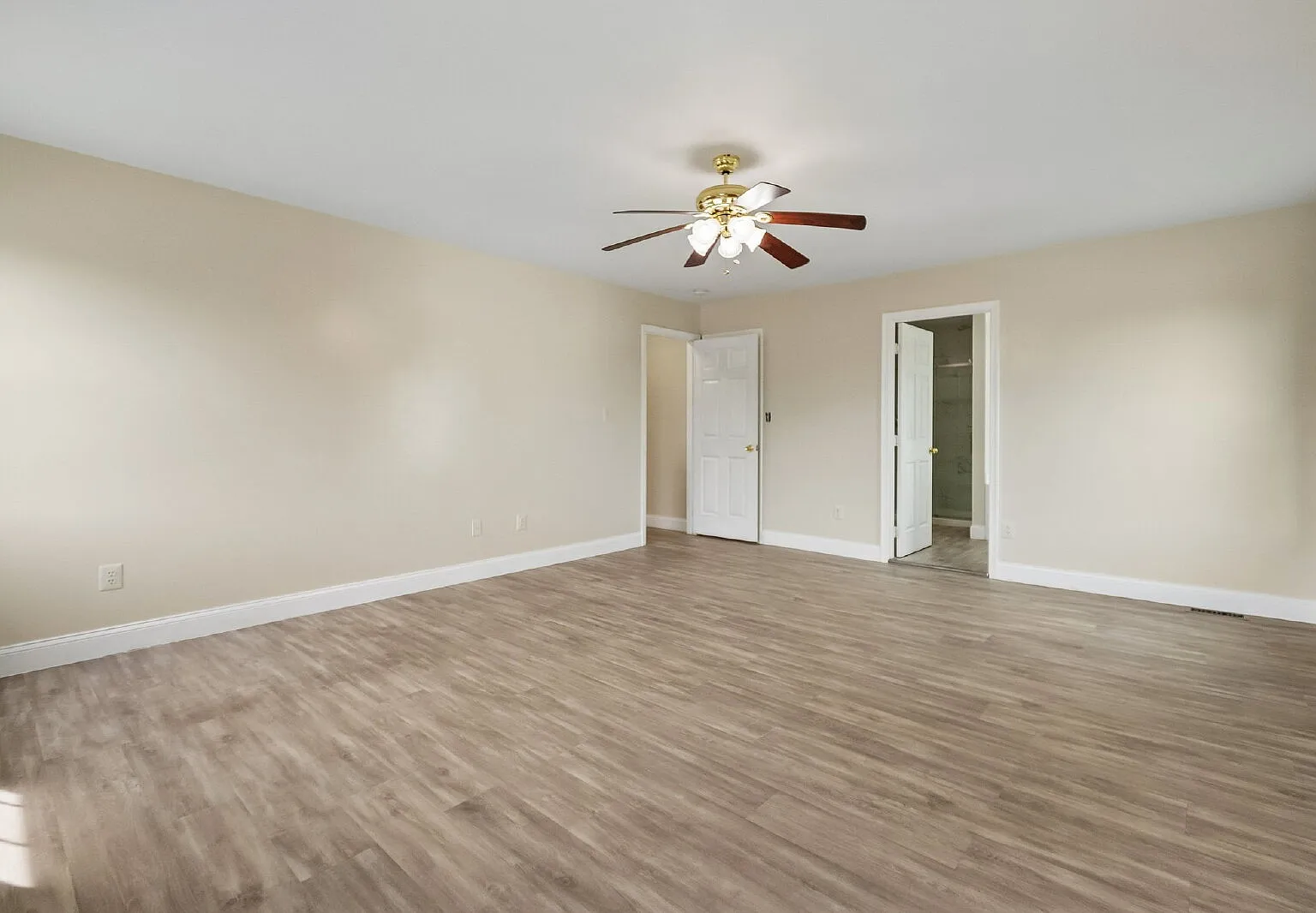 5 bed, 3.5 bath, 3722 sqft, $3,500 — Photo 4