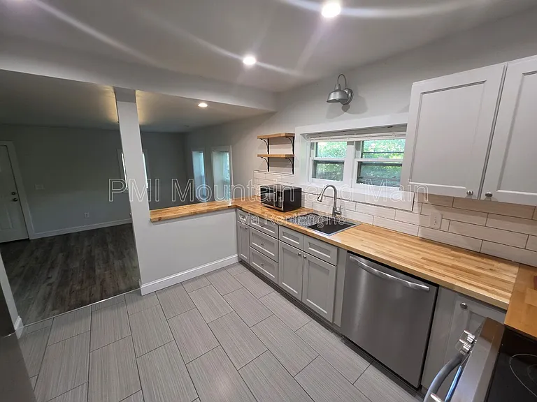617 Brookshire St #B — Photo 13