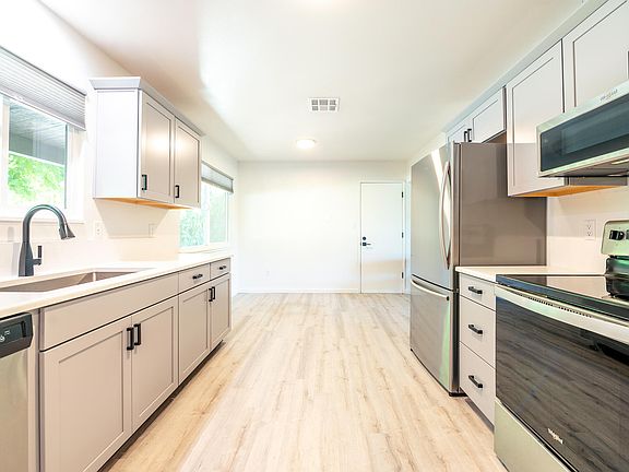 5th image of 21849 Berkeley Dr