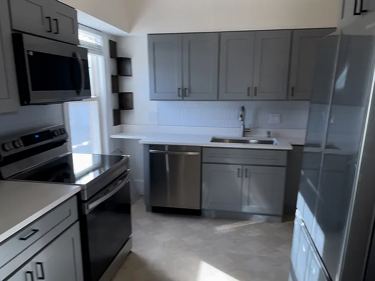 43 Arthur St #2 — Photo 9