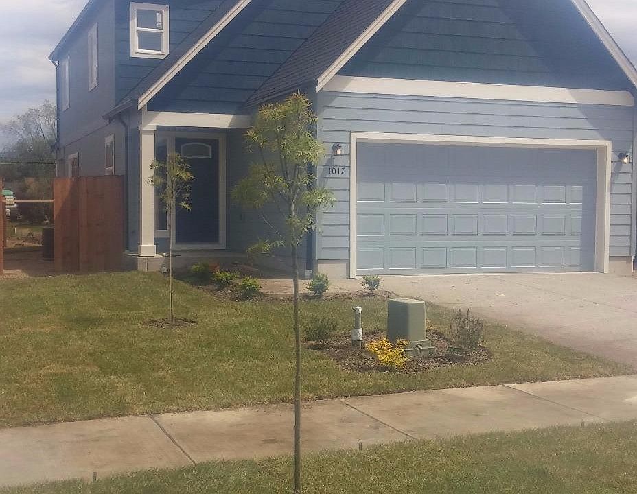 1st image of 1017 Camas St