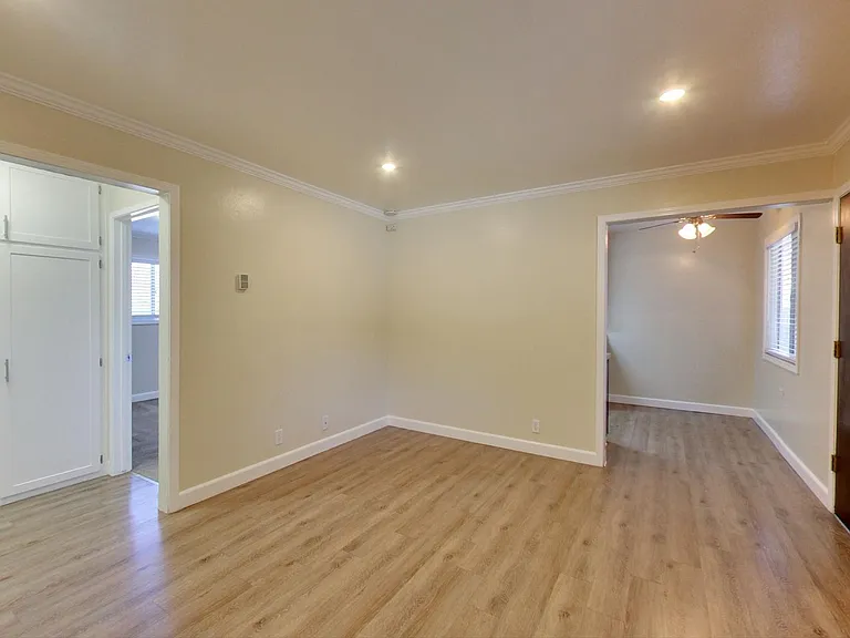 Midway Manor Apts. — Photo 36