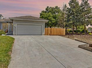 955 Valley Oak Dr, Hollister, CA 95023