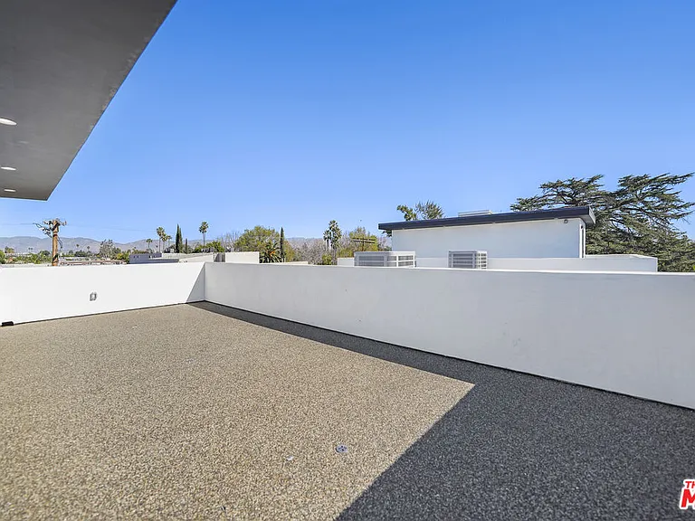 13694 Erwin St #A — Photo 42
