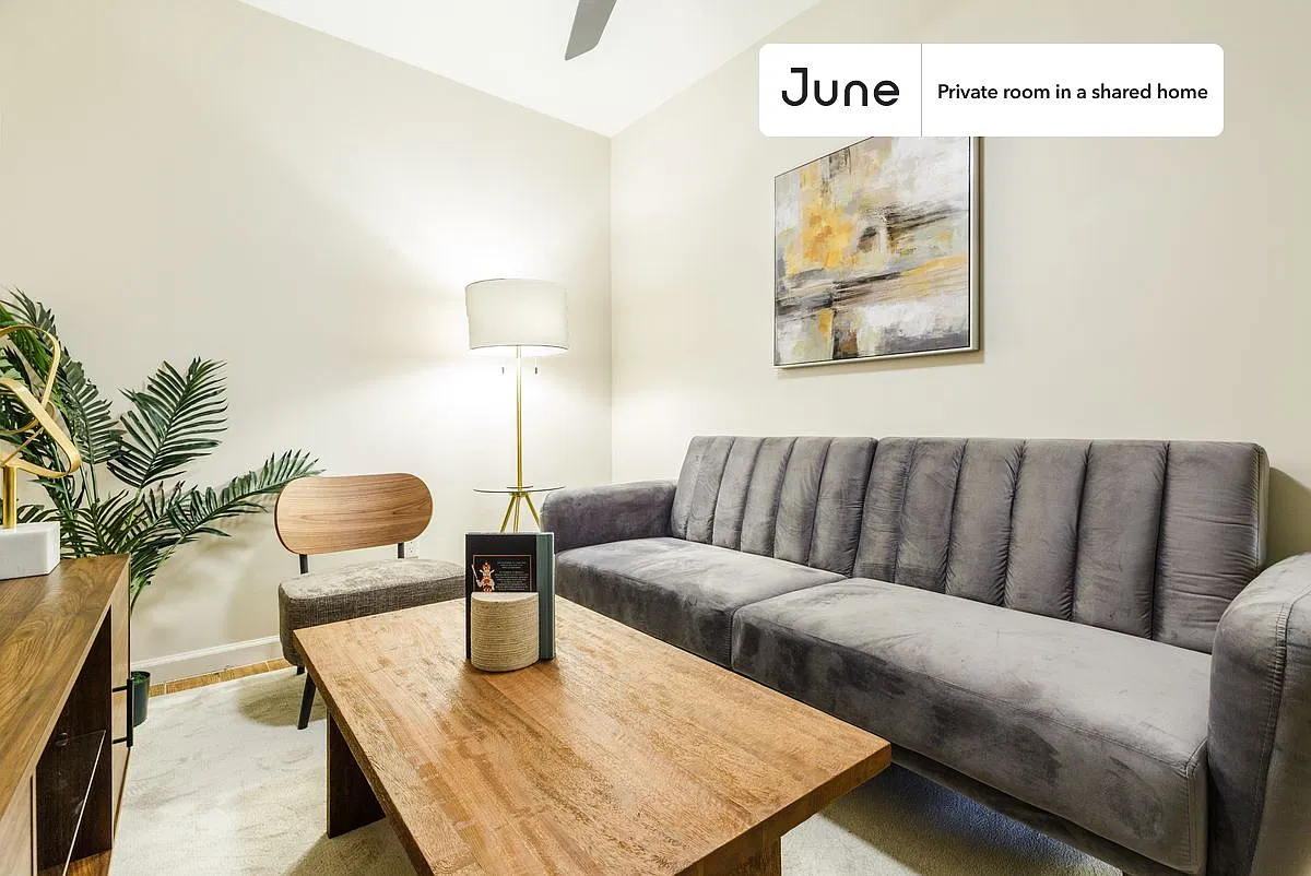 Full bedroom in 3 bed/1 bath home in Chinatown #262 C — Photo 4