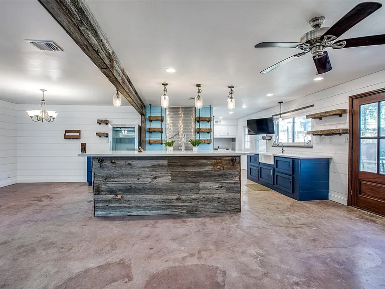 8503 Manhattan Dr — Photo 14