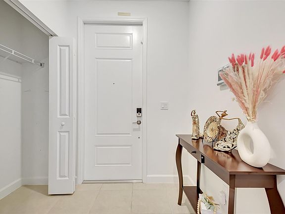 5th image of 4519 Hollister Avenue #4519