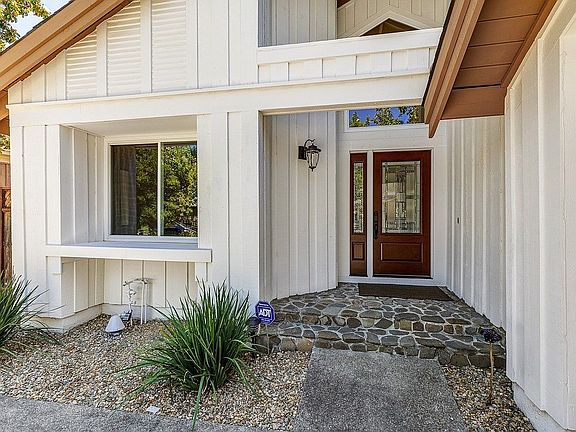 5th image of 624 Birchwood Ct