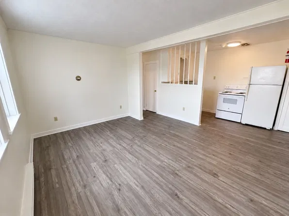 10 Chapel St APT 1, Newmarket, NH 03857