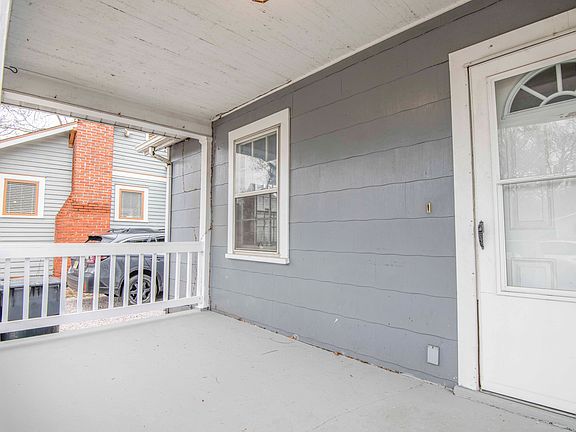 3rd image of 2440 Woodbine Ave