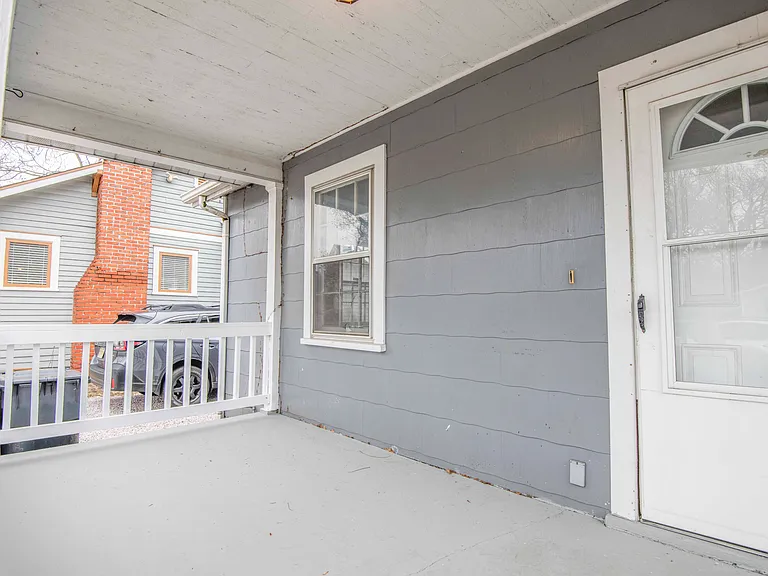 2440 Woodbine Ave — Photo 3