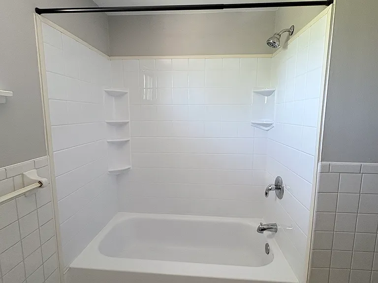 231 Greenmeadow Dr — Photo 9