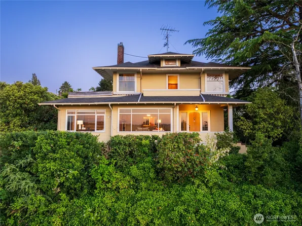 1303 E Lynn Street, Seattle, WA 98102