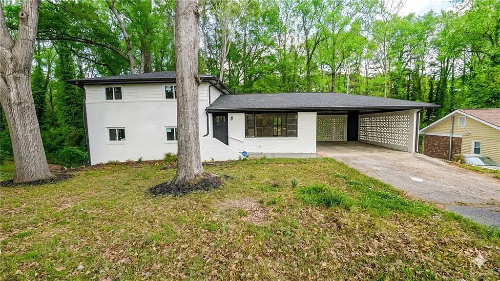 3211 Thrasher Cir photo 1