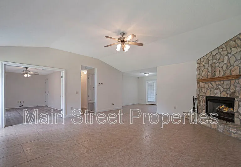 1301 Elliott St — Photo 3