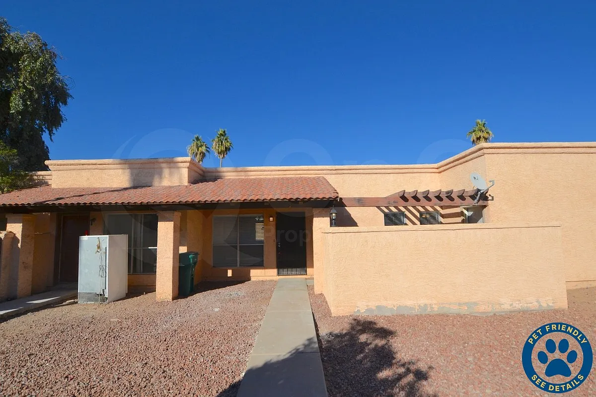 2 bed, 1.0 bath, 981 sqft, $1,499 — Photo 1