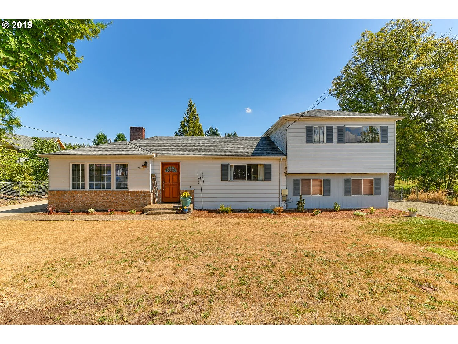 2825 Sunset Dr photo 1