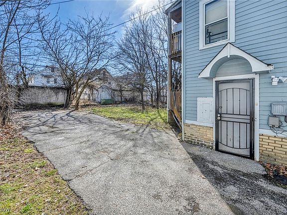 4th image of 3545 E 153rd St