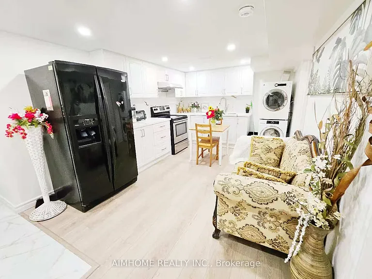 28 Castle Harbour Ln W #BASEMENT — Photo 5