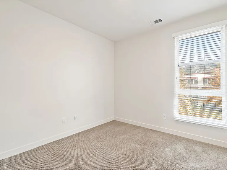 2700 E Chaucer St #14 — Photo 33