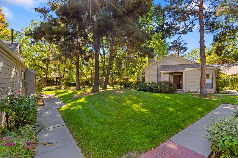 2 bed, 1.5 bath, 1030 sqft, $3,750 — Photo 4