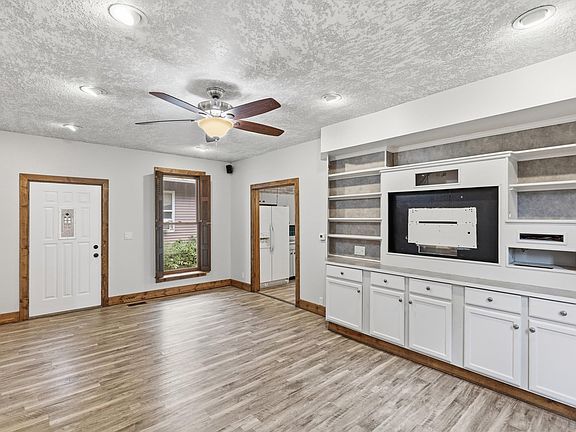 4th image of 625 Riverside Ave