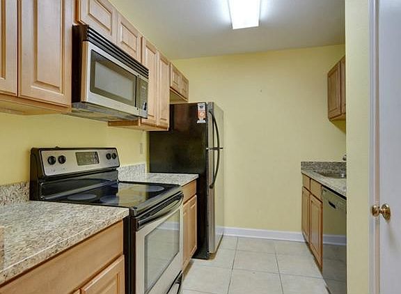 4th image of 825 Louisiana Ave APT 1