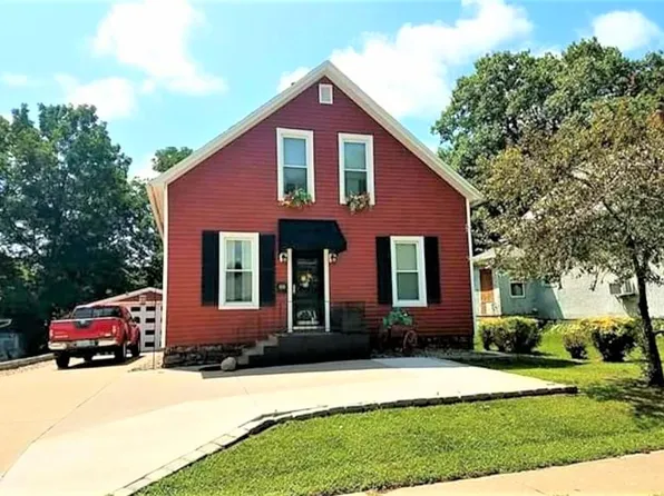 898 Leroy St, Muscatine, IA 52761