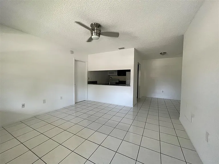 6040 Shakerwood Cir #205 — Photo 16