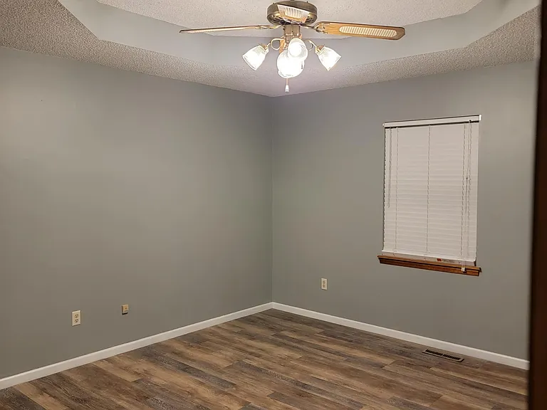 307 SE Greystone Dr — Photo 20