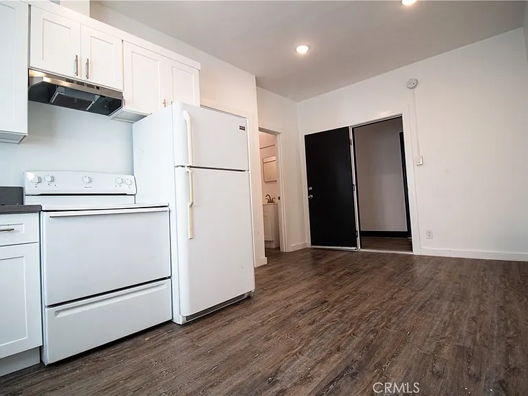 1411 S Burlington Ave #25 — Photo 2