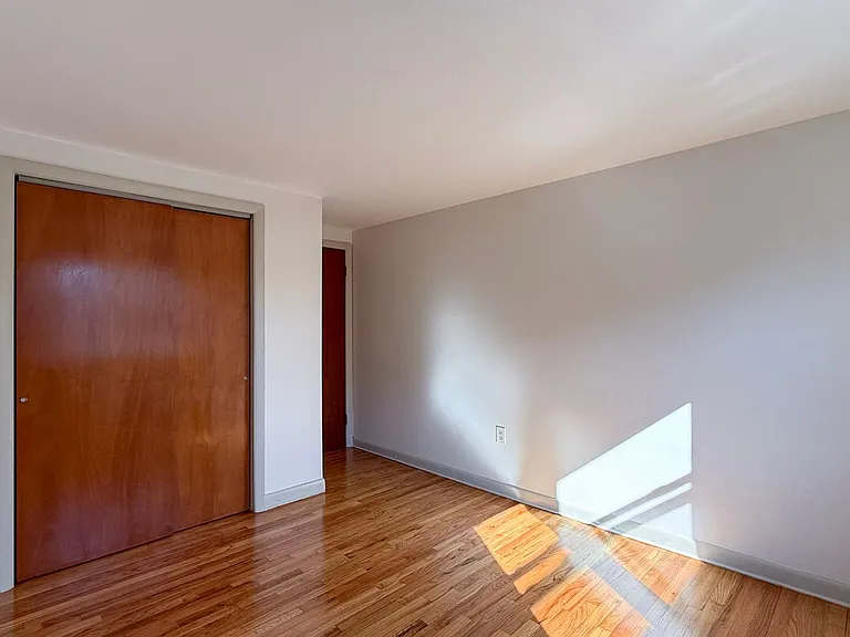180 Bond St / Theo Investments LLC — Photo 6