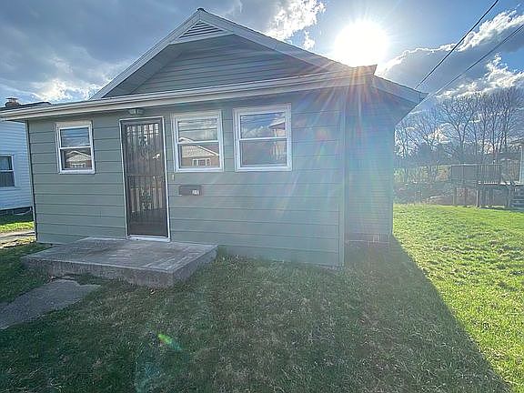 2nd image of 212 Edgewood Dr