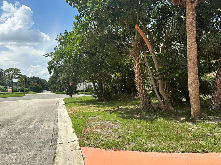 1 Indialucie Pkwy — Photo 26
