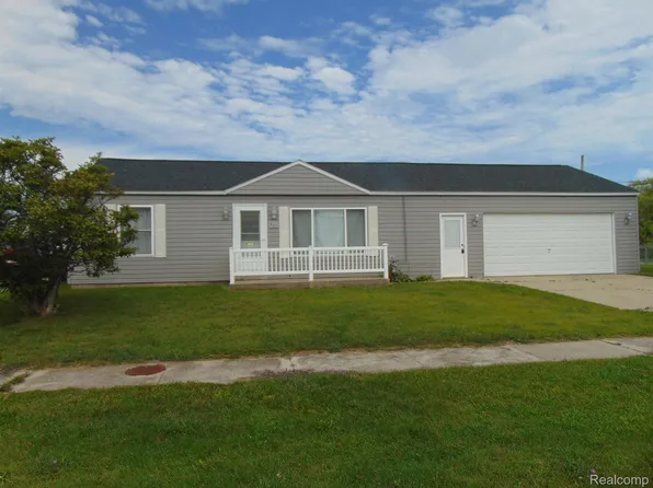 517 1st St N, Oscoda, MI 48750
