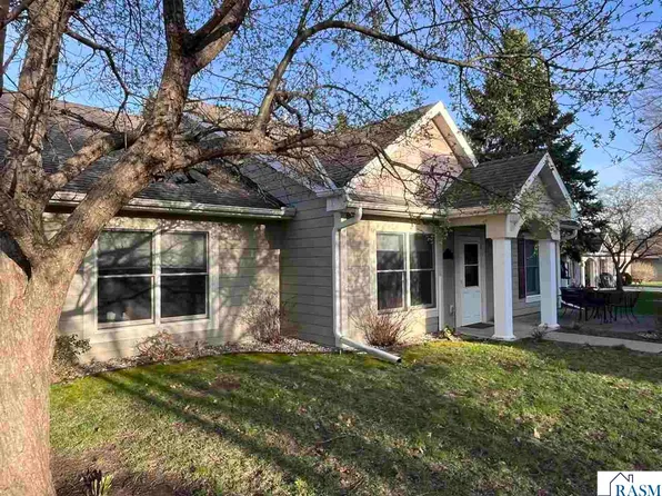 1842 Macintosh Ct, Saint Peter, MN 56082
