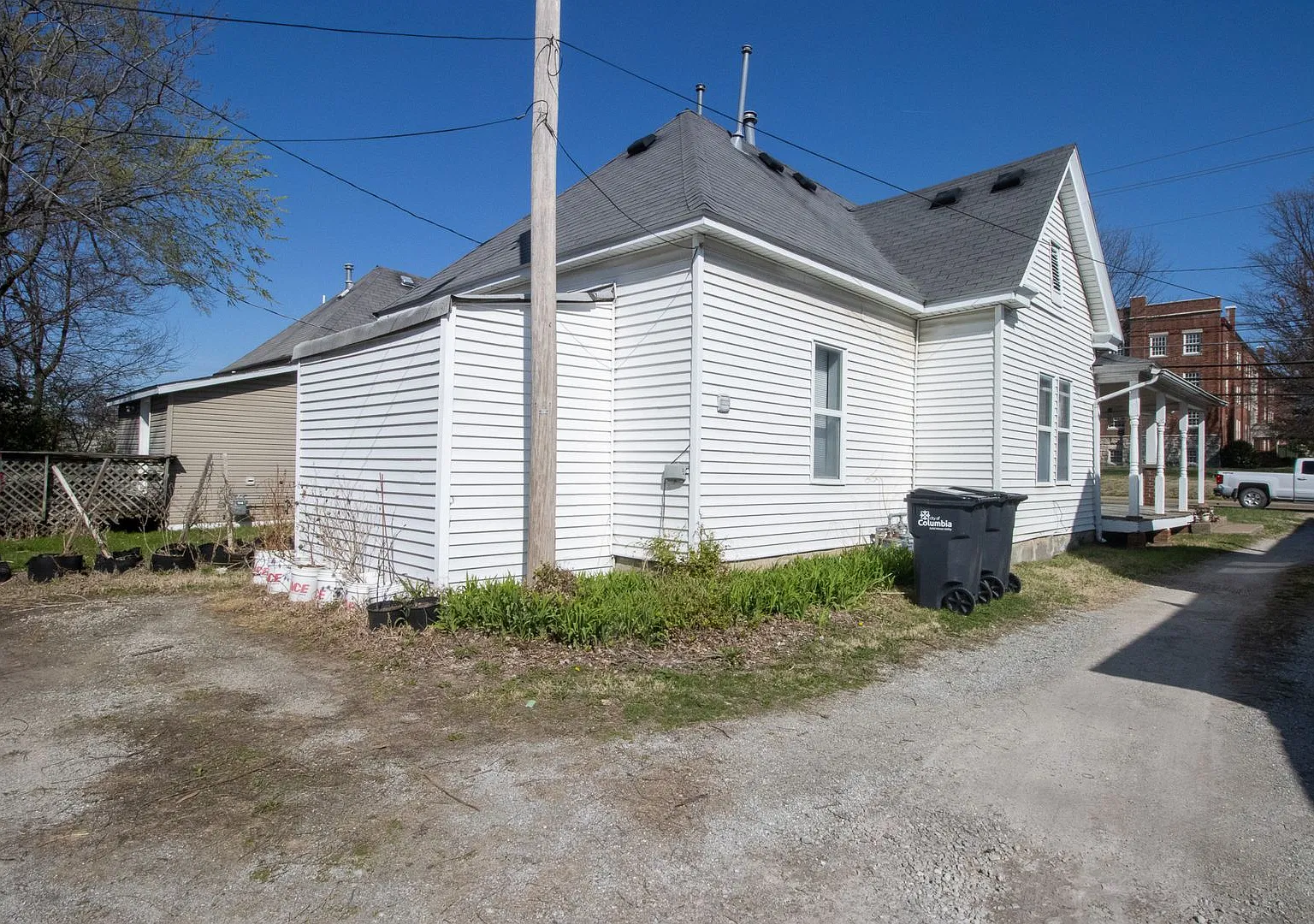 1012 Rogers St — Photo 2