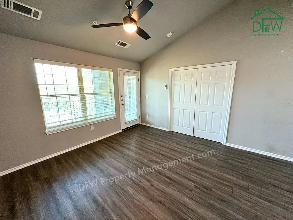 1 bed, 1.0 bath, 500 sqft, $995 — Photo 2
