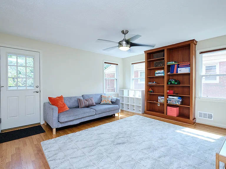 1318 Perry St NE — Photo 15
