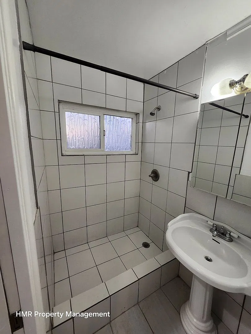 Beautiful remodel 3 bed 2 bath house — Photo 3