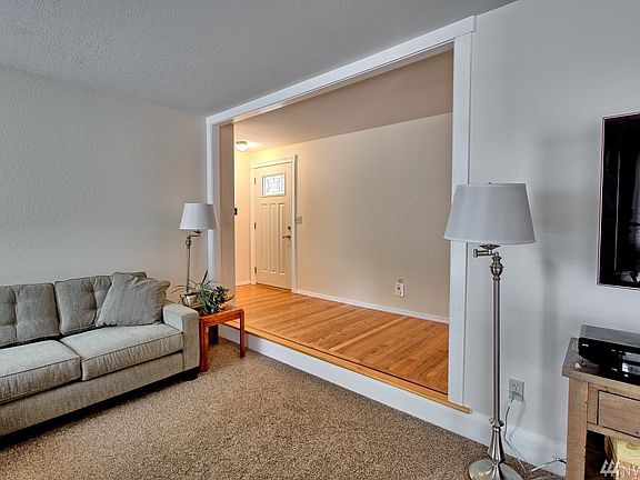 3rd image of 15622 95th Avenue Ct E