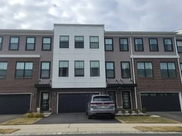 88 Bataan Ave, Tinton Falls, NJ 07724