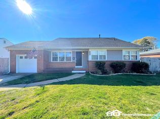 1613 Skyline Dr, Norfolk, VA 23518