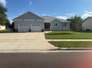1501 Sawgrass Ave, Mitchell, SD 57301