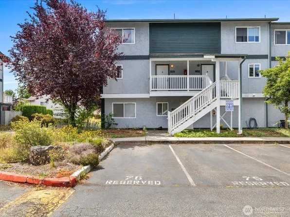 8823 Holly Drive #C-205, Everett, WA 98208